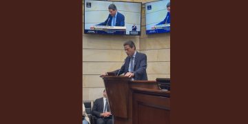 Gómez Amín da portazo al Senado y se lanza de lleno con De la Espriella