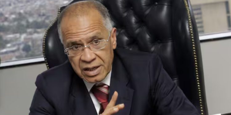 Exministro Gómez Méndez respalda a la Fiscalía en polémica por suspensión de capturas del Clan del Golfo