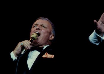28 años sin Frank Sinatra: el epitafio cambiado y el misterio que aún rodea su tumba