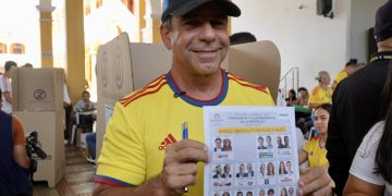 Alcalde Char ejerce su derecho al voto en primera vuelta presidencial