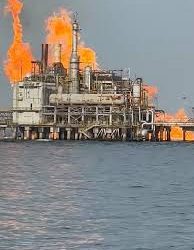 Incendio en planta Lamargas en el Lago de Maracaibo; habría trabajadores heridos