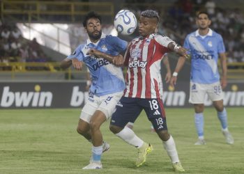 Junior sufrió sobre el final, pero venció a Sporting Cristal y sigue con vida en la Sudamericana