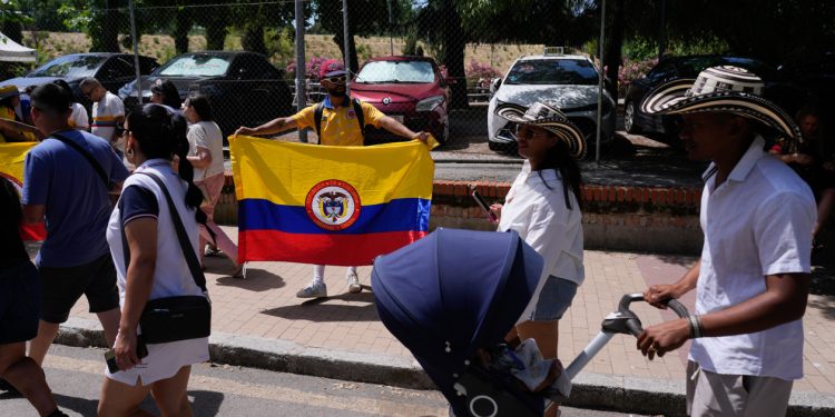 Colombianos votaron en España con ambiente de fiesta