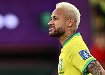 Neymar sufre lesión muscular y estará hasta tres semanas fuera con Brasil