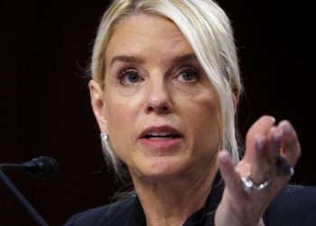 La exfiscal de Trump reconoce «errores de edición» al publicar los papeles Epstein