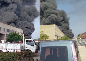 Fuerte incendio consume bodegas en centro empresarial de Malambo