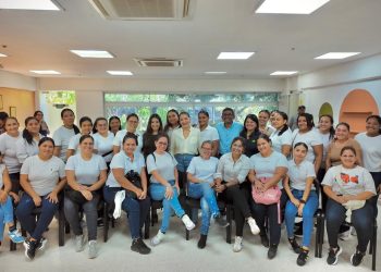 Mujeres del Atlántico rompen barreras en la logística: se forman como operarias de montacargas