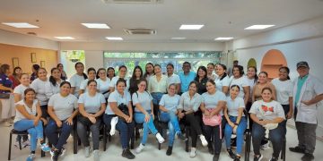 Mujeres del Atlántico rompen barreras en la logística: se forman como operarias de montacargas