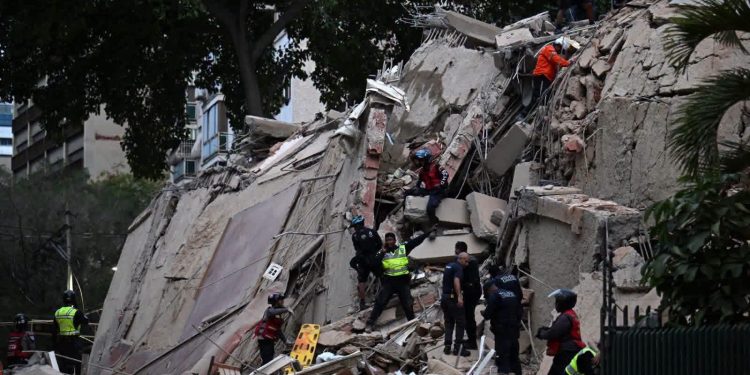 USGS estima entre 10.000 y 100.000 los muertos por terremotos en Venezuela
