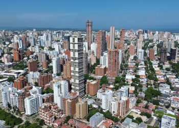 Expertos y líderes influyentes se reúnen en Barranquilla para impulsar inversiones sostenibles en Colombia