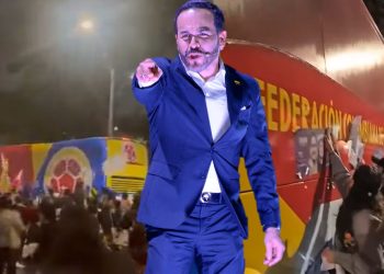 “No se metan con la Selección”: De La Espriella explota tras bloqueo al bus de Colombia en Bogotá