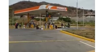 Sicarios irrumpen en estación de gasolina en Santa Marta y asesinan a hombre que iba a tanquear su moto