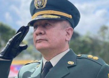Lobby en el Ejército: El polémico general que intenta reengancharse tras la baja de Erick Rodríguez