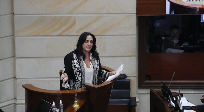 María Fernanda Cabal renuncia al Senado: “Me voy con el orgullo de ser la mujer más votada y orgullosamente de derecha”