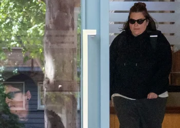 Juez vincula a hijas de Zapatero y a exsecretaria a investigación del caso Plus Ultra