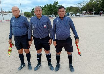 Los árbitros, también se destacan en la conducción de los partidos de Soledad. Aparecen Leonardo Rocha, Benjamín Marenco y Henry de la Hoz.
