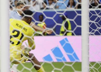 Maxi Araújo evita la caída de Uruguay en su estreno mundialista ante Arabia Saudita