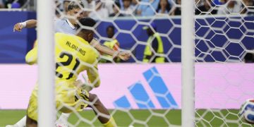 Maxi Araújo evita la caída de Uruguay en su estreno mundialista ante Arabia Saudita