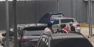 Atraco a plena luz del día en parqueadero de supermercado en la calle 72, al norte de Barranquilla