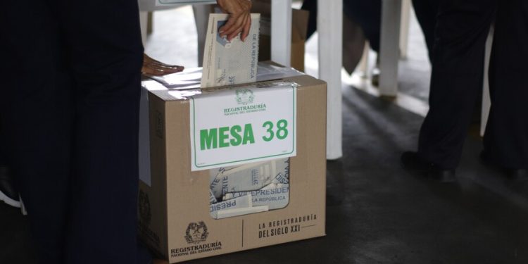 Segunda vuelta presidencial: arrancan las votaciones en el exterior con lupa de la MOE en 24 países