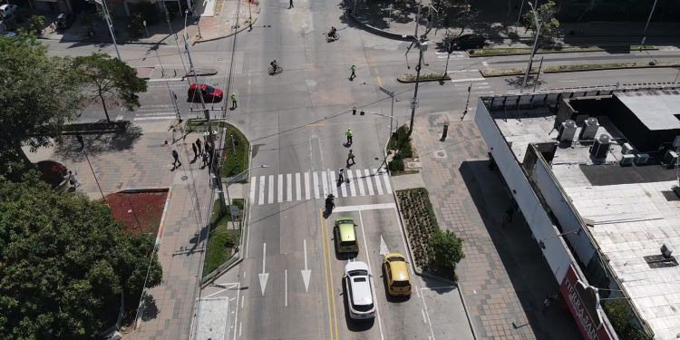 Comienza la intervención artística que llenará de color la avenida Shakira: estos son los cierres viales y desvíos de Transmetro