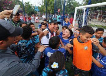 Con nuevo parque y cancha de fútbol en 7 de Abril, alcalde Char entrega nuevos espacios para los campeones del futuro
