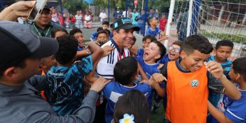 Con nuevo parque y cancha de fútbol en 7 de Abril, alcalde Char entrega nuevos espacios para los campeones del futuro