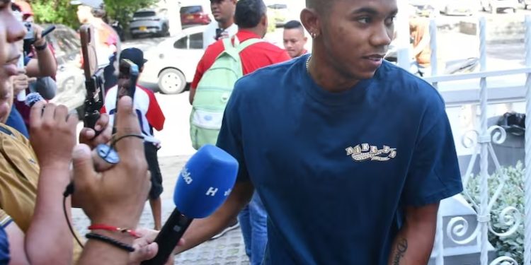 Junior inicia pretemporada con exámenes médicos y dos ausencias destacadas