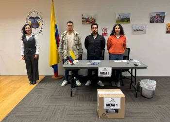 Colombianos en el exterior comenzaron a votar para elegir al próximo presidente