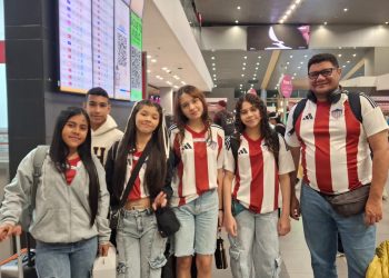 Estudiantes de Barranquilla llevaron a Chile un dispositivo inteligente que promueve el reciclaje con inteligencia artificial