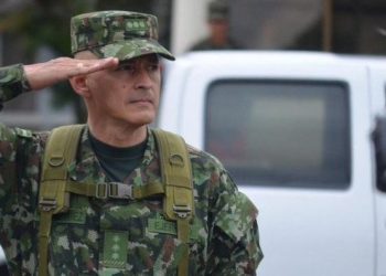 Sale del Ejército general que denunció presiones de grupos armados sobre comunidades rurales