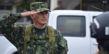 Sale del Ejército general que denunció presiones de grupos armados sobre comunidades rurales