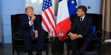 Macron ofrece apoyo internacional para garantizar la navegación en el estrecho de Ormuz