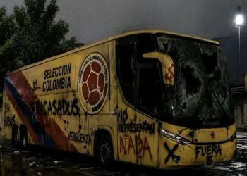 Así apareció el bus de la Selección Colombia en medio de la tormenta política que sacude al país