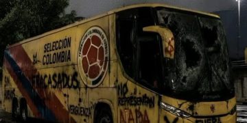 Así apareció el bus de la Selección Colombia en medio de la tormenta política que sacude al país