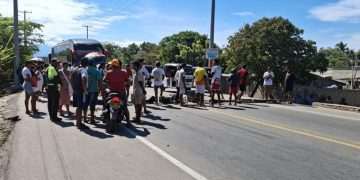 Bloqueada la vía Barranquilla–Santa Marta: Pescadores protestan por robo de motores en Tasajera