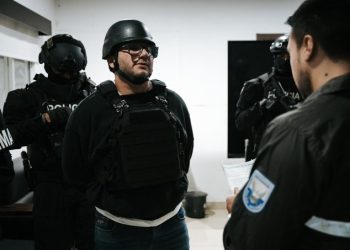 Ecuador recibe a alias ‘Javi’, hermano de ‘Fito’, tras su captura y deportación desde Colombia