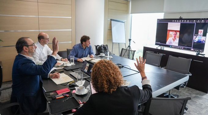 José Manuel Restrepo se reúne con el presidente de la CAF para fortalecer la cooperación con el nuevo Gobierno
