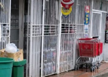 Policías de civil sorprendieron a presuntos atracadores en pleno centro de Santo Tomás