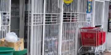 Policías de civil sorprendieron a presuntos atracadores en pleno centro de Santo Tomás