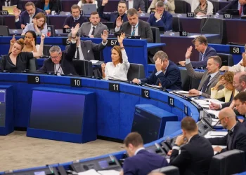 Eurocámara pide suspender diálogo de la UE y Cuba si no se avanza hacia la democracia