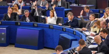 Eurocámara pide suspender diálogo de la UE y Cuba si no se avanza hacia la democracia