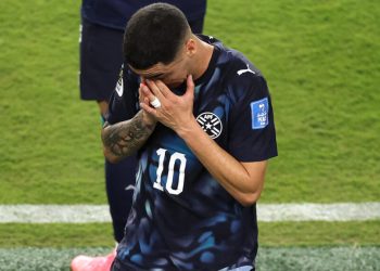 Alfaro exige igualdad tras la sanción a Almirón y cuestiona criterio arbitral