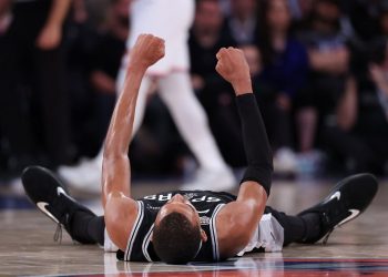 Spurs reaccionan en Nueva York y se mantienen con vida en las Finales de la NBA