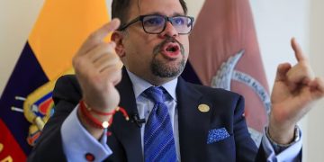 Ministro del Interior de Ecuador asegura que criminales buscan refugio en Colombia para evadir a la justicia
