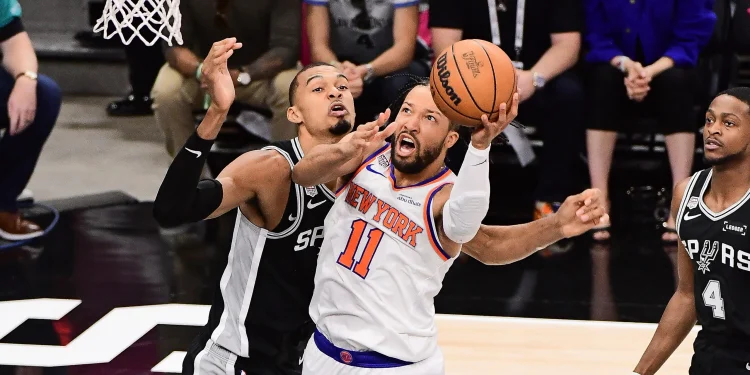Knicks golpean primero: vencen a Spurs en San Antonio