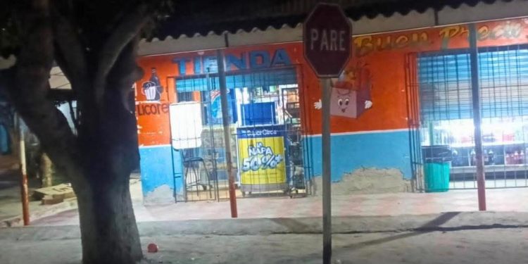 Atraco a mano armada en Santo Tomás: tendero terminó hospitalizado tras violento asalto