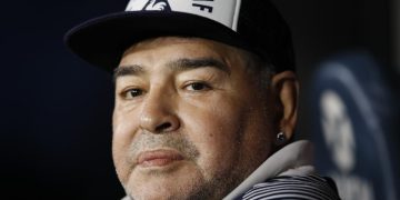Coordinador de enfermeros niega haber alterado registros en el caso Maradona