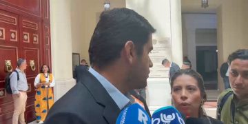 Hernán Cadavid aclara que auto radicado no implica suspensión inmediata del presidente Petro