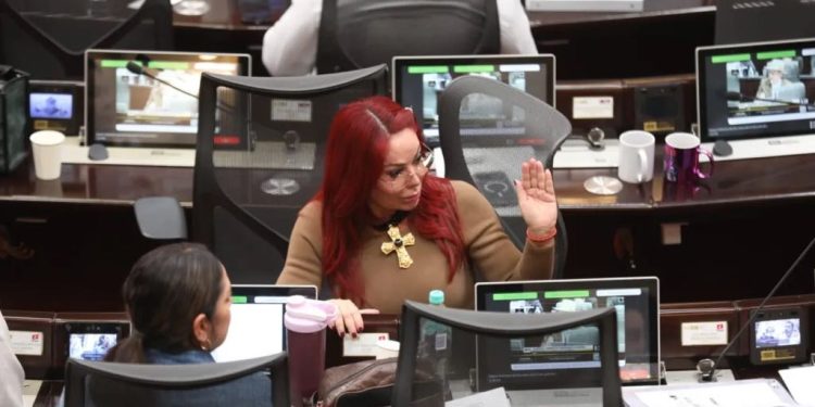 Gloria Arizabaleta rectifica auto sobre Petro y aclara que suspensión debe ser votada por la Comisión de Acusaciones